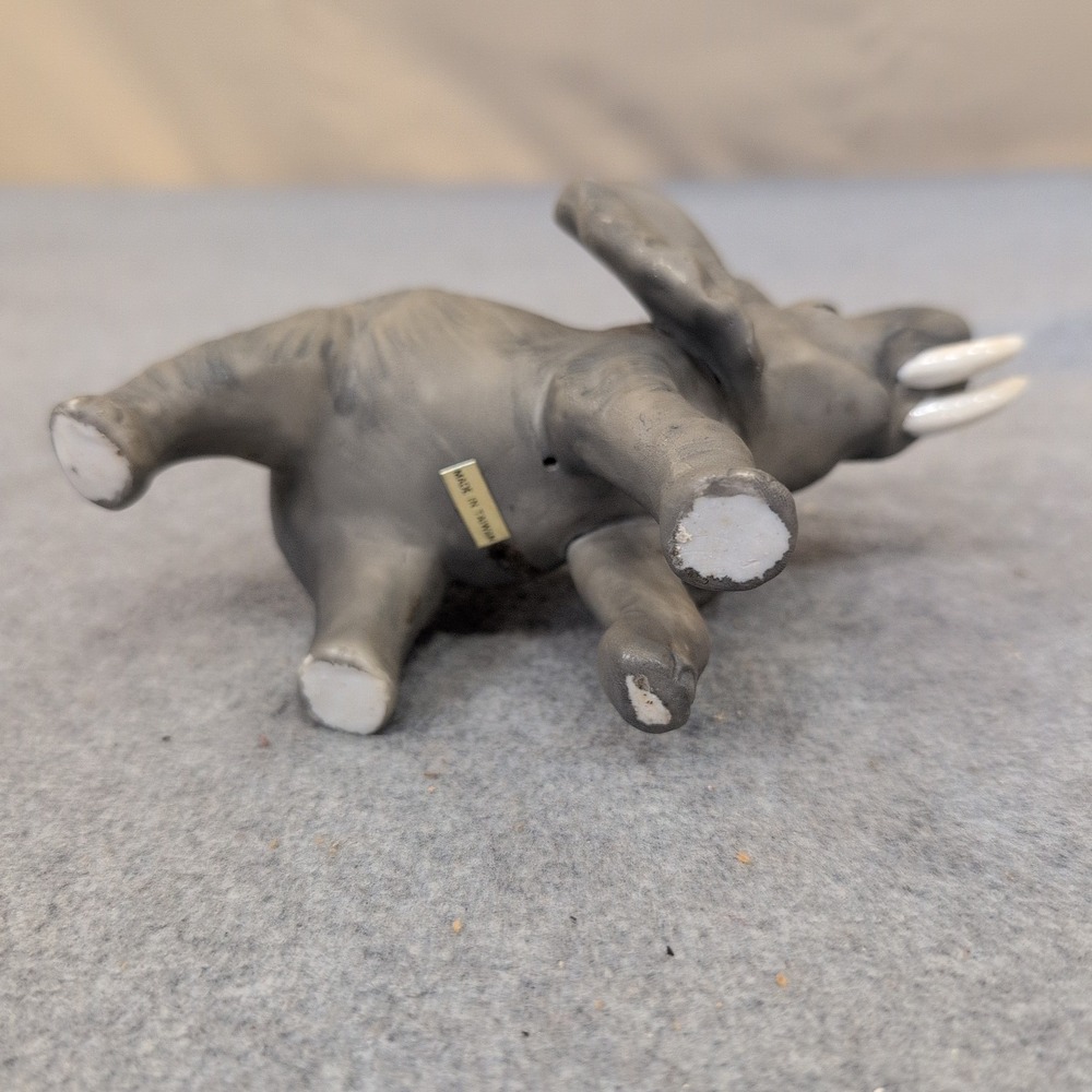 Vintage Matte Gray Ceramic Elephant Figurine Raised Trunk Made in Taiwan - Picture 4 of 4